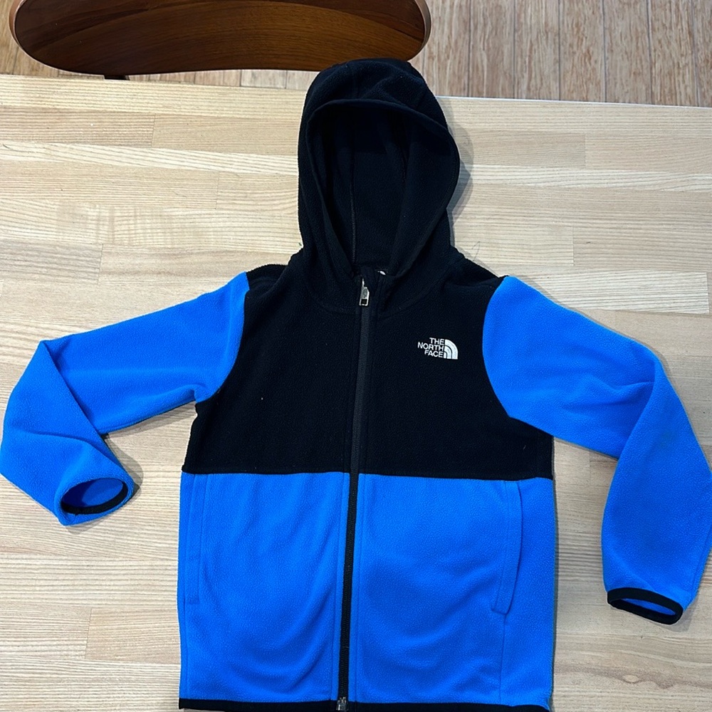 North Face light weight fleece. Size 4.